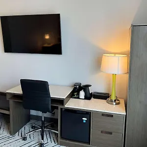 Super 8 By Wyndham Bronx Near Stadium United States