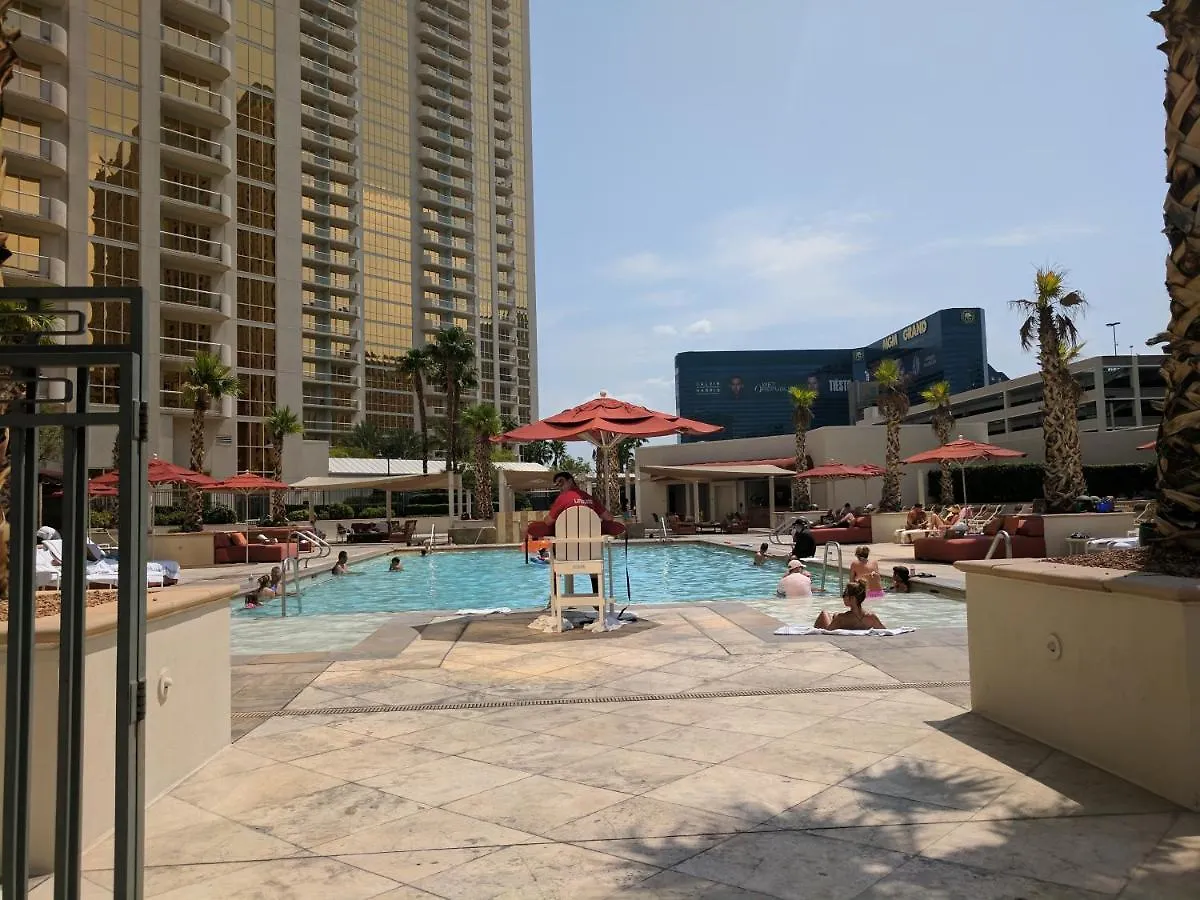 Aparthotel Strip & Sphere View - Separate Living Room - 2 Full Bath - Full Kitchen - Balcony - 900 Sqft - Mgm Signature Las Vegas