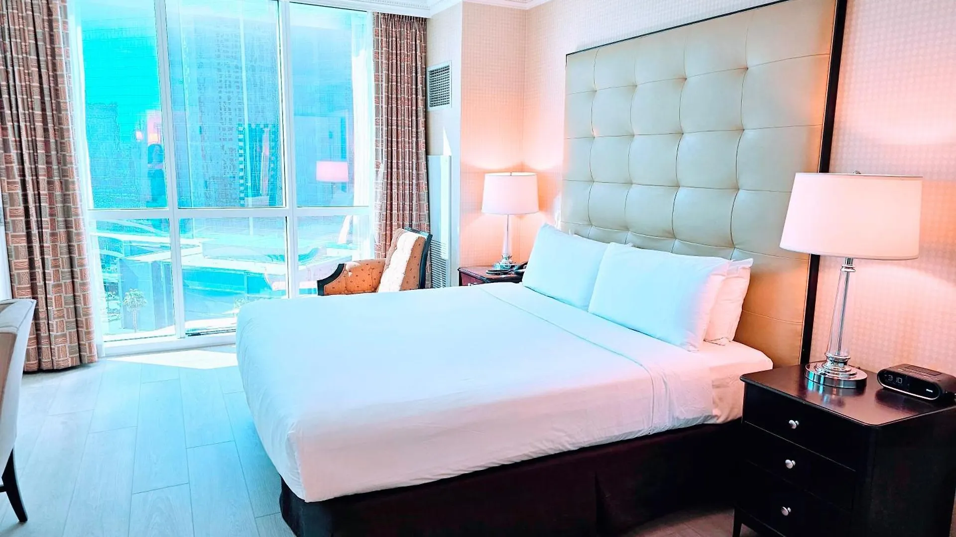 Strip & Sphere View - Separate Living Room - 2 Full Bath - Full Kitchen - Balcony - 900 Sqft - Mgm Signature Las Vegas 4*,  United States