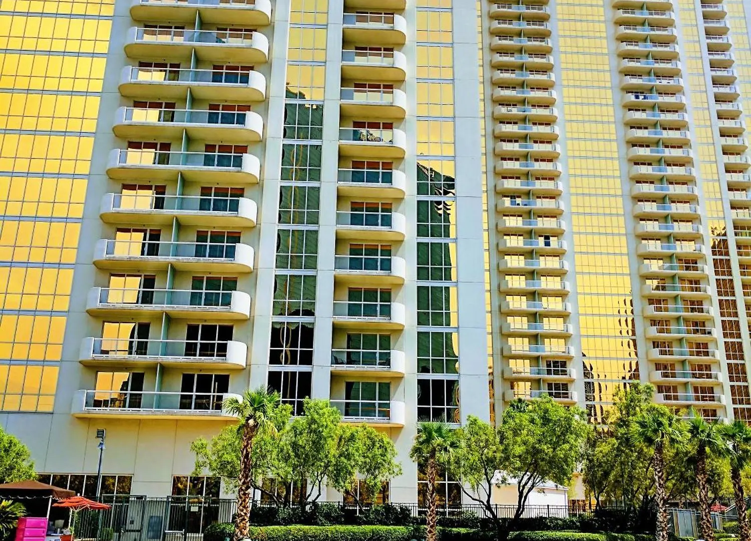 Strip & Sphere View - Separate Living Room - 2 Full Bath - Full Kitchen - Balcony - 900 Sqft - Mgm Signature Las Vegas