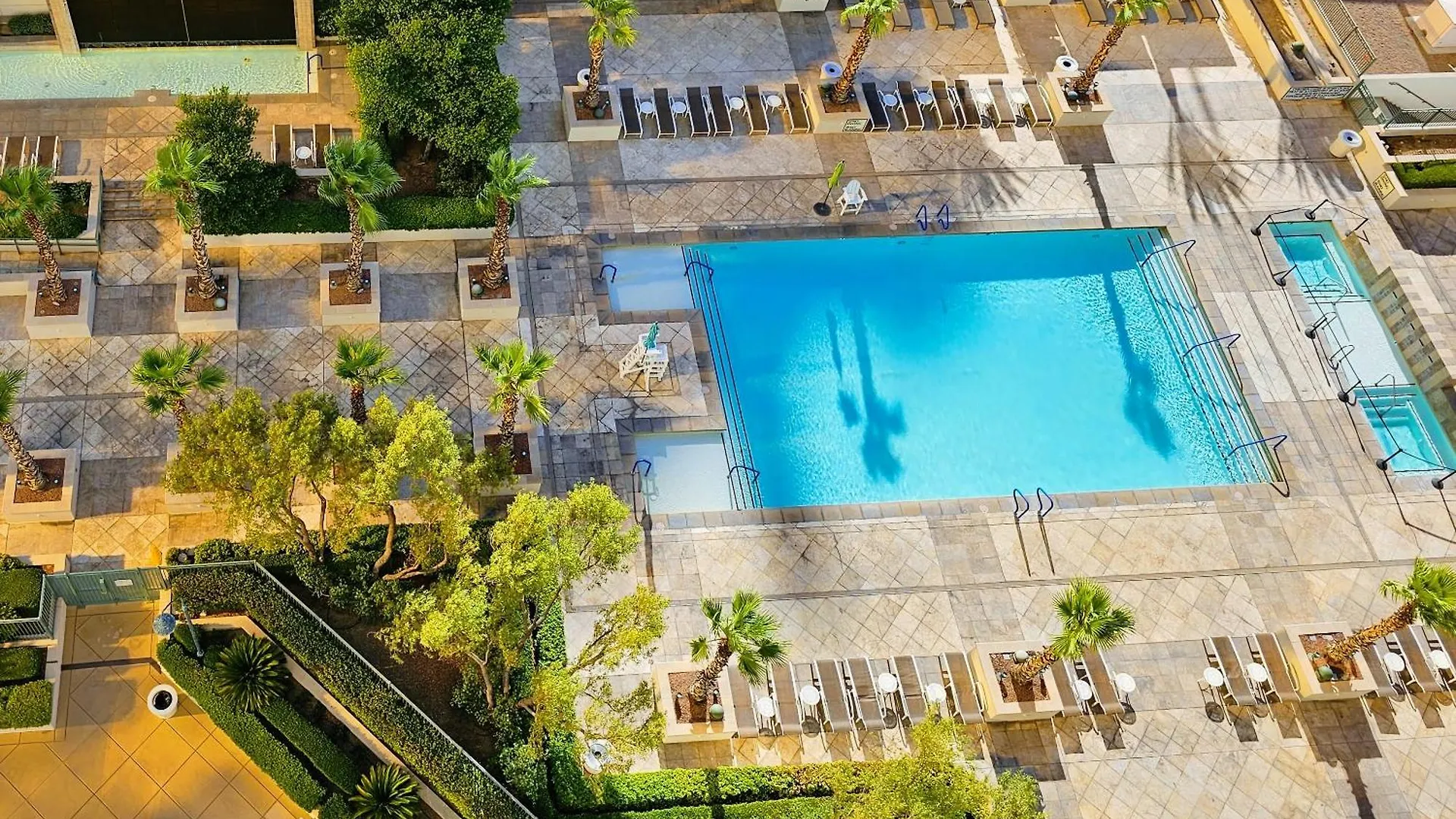 Aparthotel Strip & Sphere View - Separate Living Room - 2 Full Bath - Full Kitchen - Balcony - 900 Sqft - Mgm Signature Las Vegas