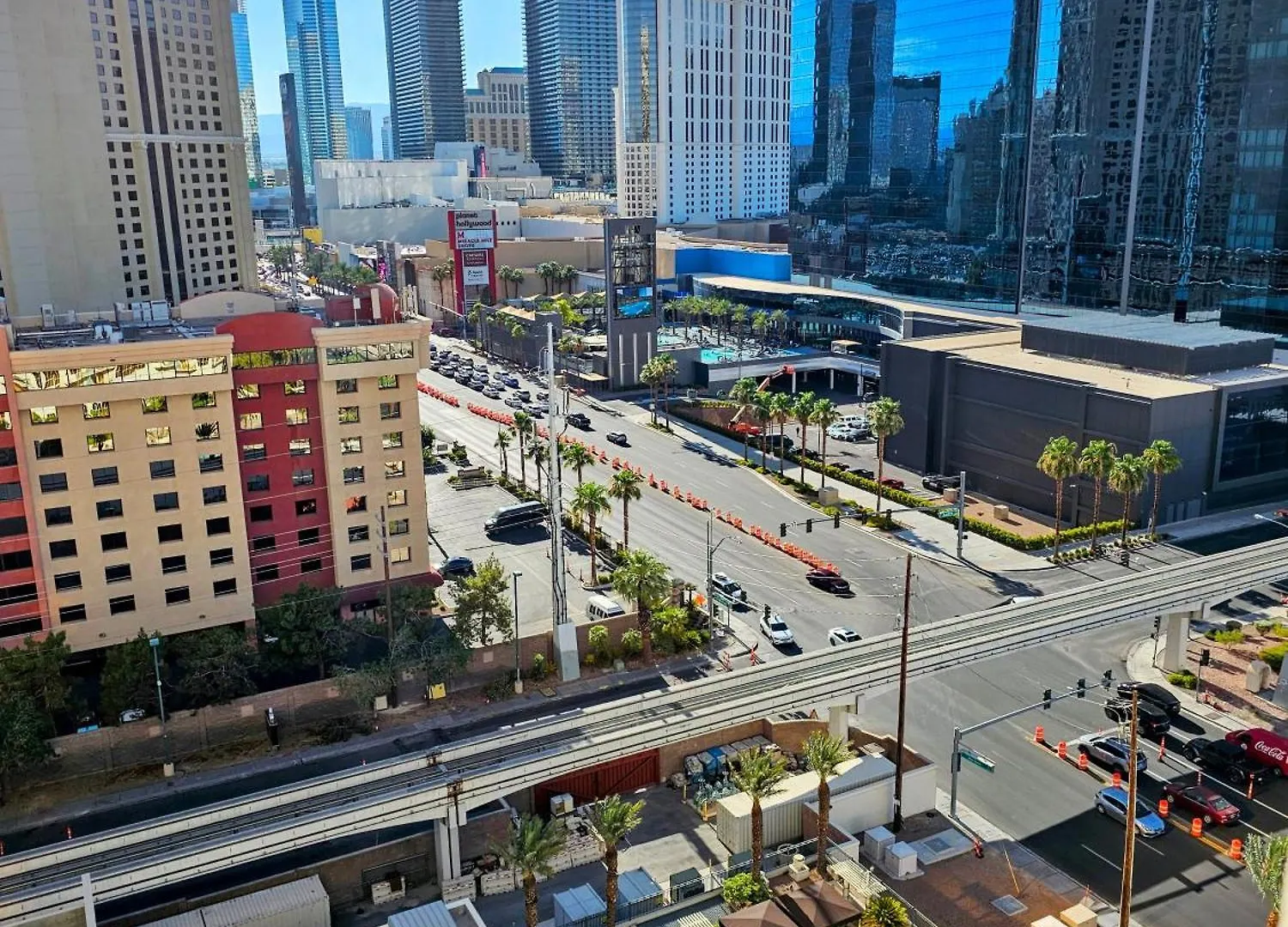 Aparthotel Strip & Sphere View - Separate Living Room - 2 Full Bath - Full Kitchen - Balcony - 900 Sqft - Mgm Signature Las Vegas