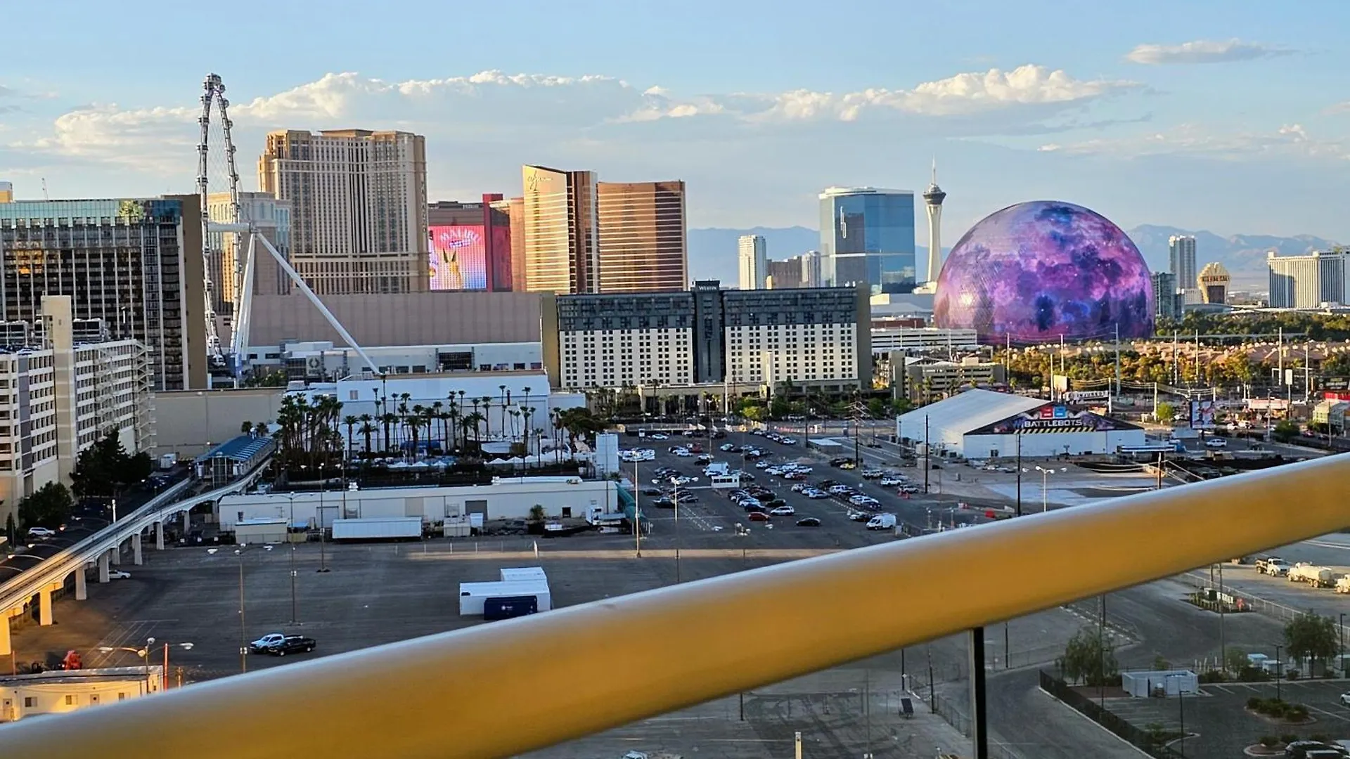 Strip & Sphere View - Separate Living Room - 2 Full Bath - Full Kitchen - Balcony - 900 Sqft - Mgm Signature Las Vegas 4*,